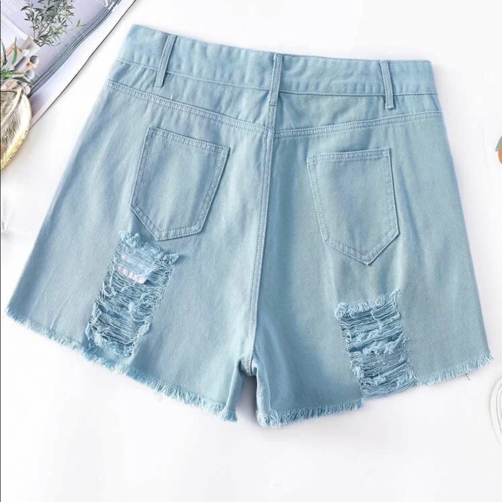 Shorts - Picture 3 of 4